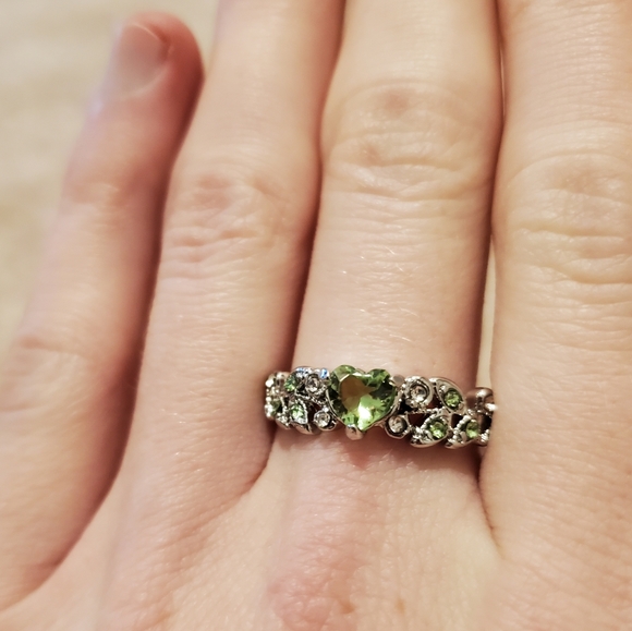 Light green heart gem ring size 8 - Picture 4 of 4